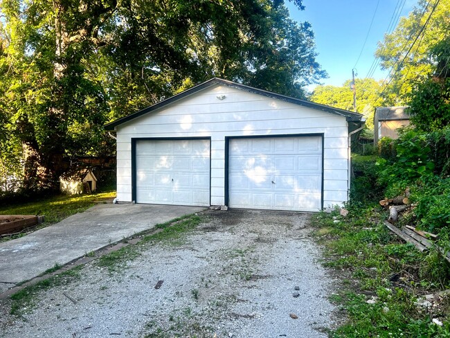 1331 S Delaware in Independence, MO - Building Photo - Building Photo