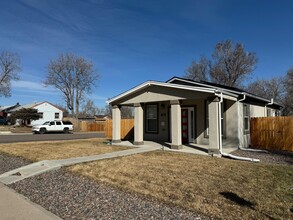 102 S Newton St in Denver, CO - Building Photo - Building Photo