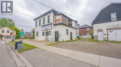 4 St George St in Brantford, ON - Building Photo - Building Photo