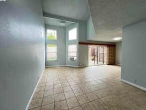 34930 Sea Cliff Terrace in Fremont, CA - Building Photo - Building Photo
