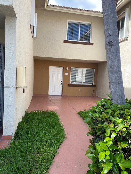 431 NW 82nd Ave in Miami, FL - Building Photo