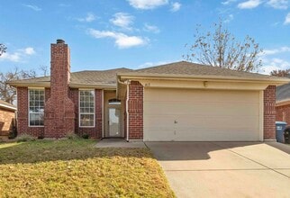 425 Kelley Ct in Fort Worth, TX - Foto de edificio - Building Photo