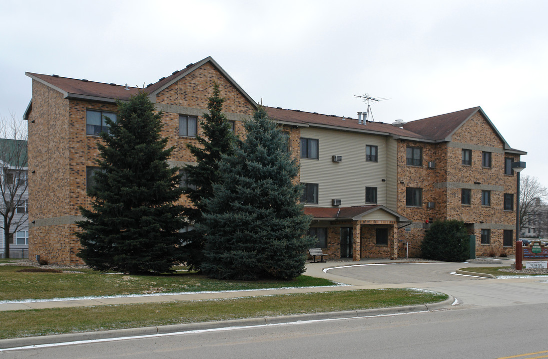 Park Central Apartments in Faribault, MN - Building Photo