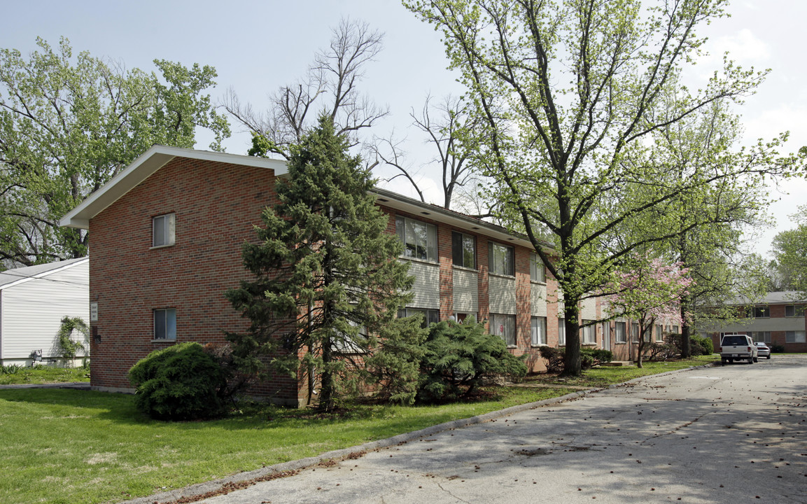 Bruno Garden Apartments in Maplewood, MO - Building Photo