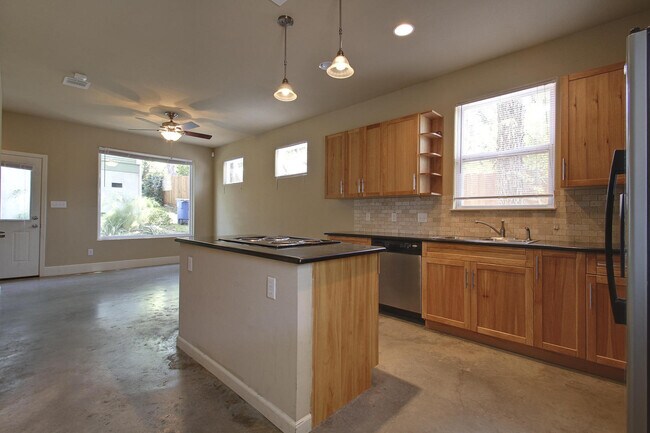 property at 811 W 30th St