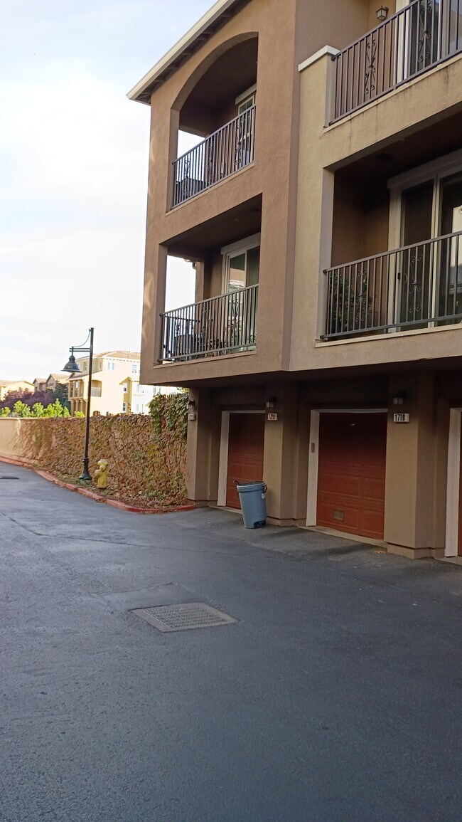 1722 Snell Pl in Milpitas, CA - Foto de edificio - Building Photo