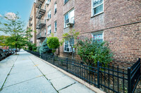 6441 Saunders St in Rego Park, NY - Building Photo - Building Photo