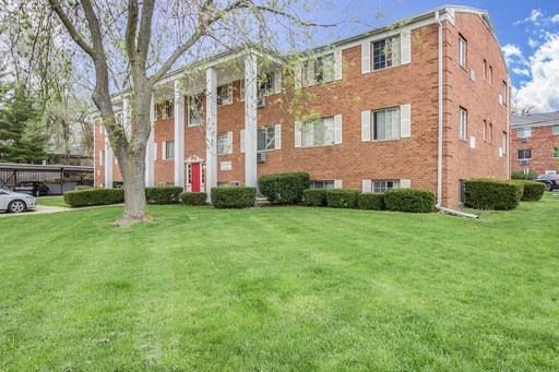 Wilshire Apartments in Lansing, MI - Foto de edificio