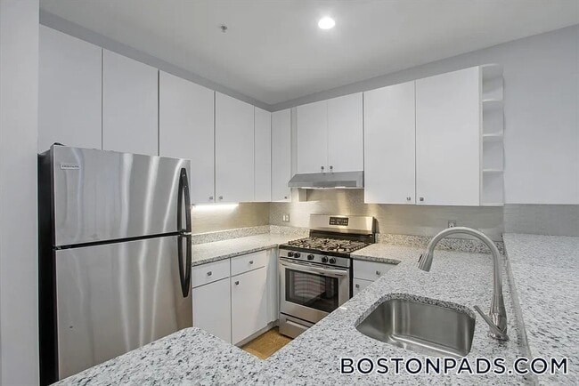 140 Boylston St