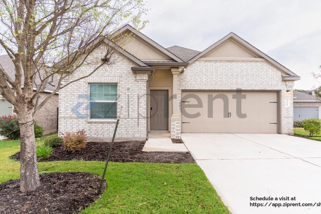 1528 Brueggerhoff Rd in Leander, TX - Foto de edificio