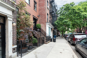 526 E 5th St in New York, NY - Building Photo - Building Photo