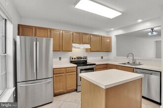 4900 Dorsey Hall Dr in Ellicott City, MD - Building Photo - Building Photo