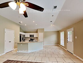 819 W Lonesome Dove Trail in Arlington, TX - Foto de edificio - Building Photo