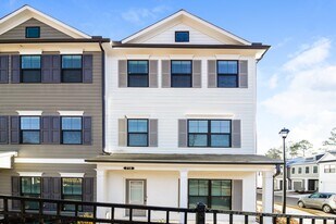 719 Calvin Pk Dr in Ball Ground, GA - Building Photo