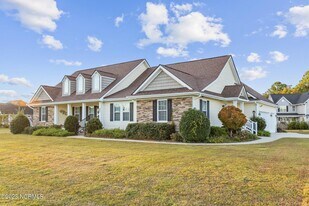 202 Tidewater Dr in Newport, NC - Building Photo