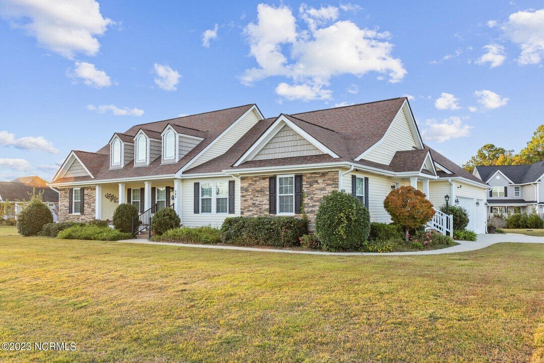 202 Tidewater Dr in Newport, NC - Building Photo