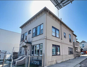 589 W Grand Ave in Oakland, CA - Building Photo - Building Photo