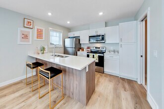 Brilliant Towns in Saskatoon, SK - Building Photo - Building Photo