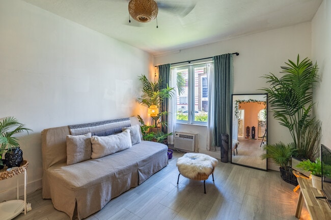 900 Pennsylvania Ave in Miami Beach, FL - Foto de edificio - Interior Photo