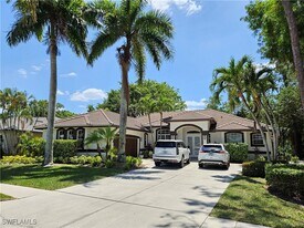 8122 Wilshire Lakes Blvd in Naples, FL - Building Photo