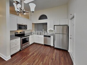 3826 Bayshore Cir in Tavares, FL - Foto de edificio - Building Photo