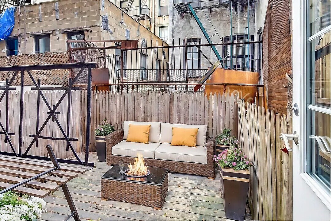 52 Barrow St in New York, NY - Building Photo