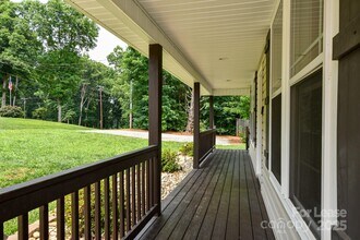 6835 Ingleside Dr in Sherrills Ford, NC - Building Photo - Building Photo