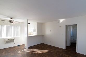 8123 - Sepulveda Apartments in Van Nuys, CA - Building Photo - Interior Photo