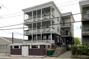 521 Elm St in Woonsocket, RI - Building Photo