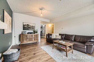 3141 S Tamarac Dr in Denver, CO - Building Photo - Building Photo