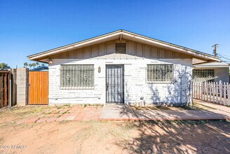 2226 W Heatherbrae Dr in Phoenix, AZ - Building Photo - Building Photo