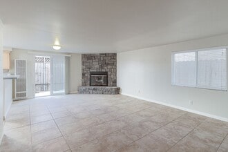 132 Hollywood Ave in Oxnard, CA - Building Photo - Building Photo