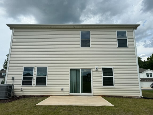 Room in Duplex on Stratified Ct in Mebane, NC - Building Photo - Building Photo