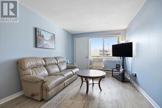 2041 Arrowsmith Dr in Ottawa, ON - Building Photo - Building Photo