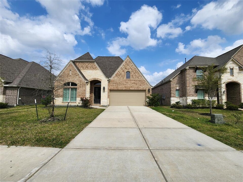 18935 Rosewood Terrace Dr in New Caney, TX - Building Photo