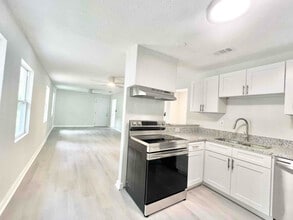 960 18th St S in St. Petersburg, FL - Building Photo - Building Photo