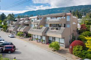 Ocean Park in West Vancouver, BC - Building Photo
