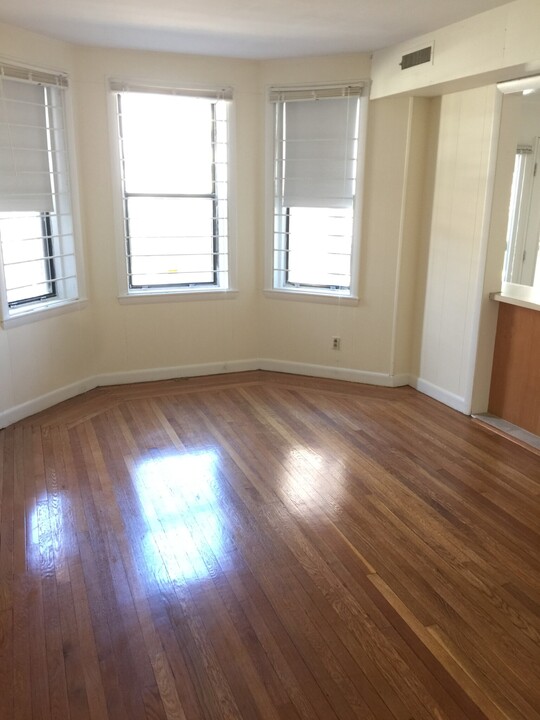1135 Commonwealth Ave in Boston, MA - Building Photo