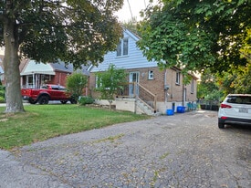 320 E 19th St in Hamilton, ON - Building Photo