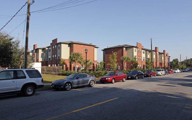 Barnard Village in Savannah, GA - Foto de edificio - Building Photo