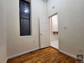 711-712 2nd Ave in New York, NY - Foto de edificio - Building Photo