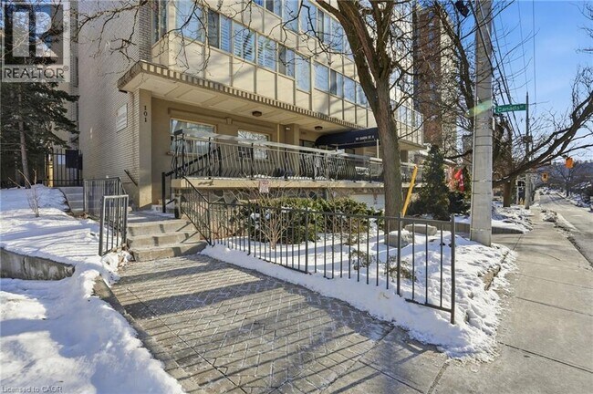 101 Queen St S in Hamilton, ON - Building Photo - Building Photo