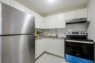 Bay 200 in Hamilton, ON - Building Photo - Building Photo