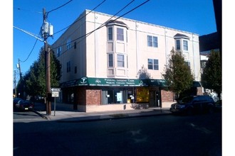 360 Monroe St in Passaic, NJ - Foto de edificio - Building Photo