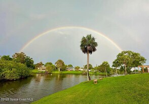 589 Hillside Ct in Melbourne, FL - Building Photo