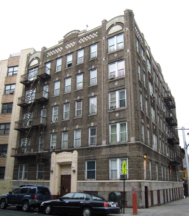 2229 Creston Ave in Bronx, NY - Building Photo