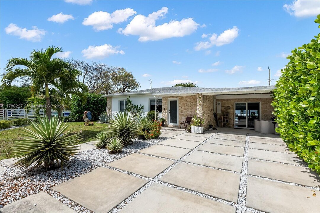 550 SW 69th Ave in Miami, FL - Building Photo
