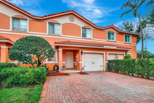9880 NW 24th St in Sunrise, FL - Foto de edificio - Building Photo