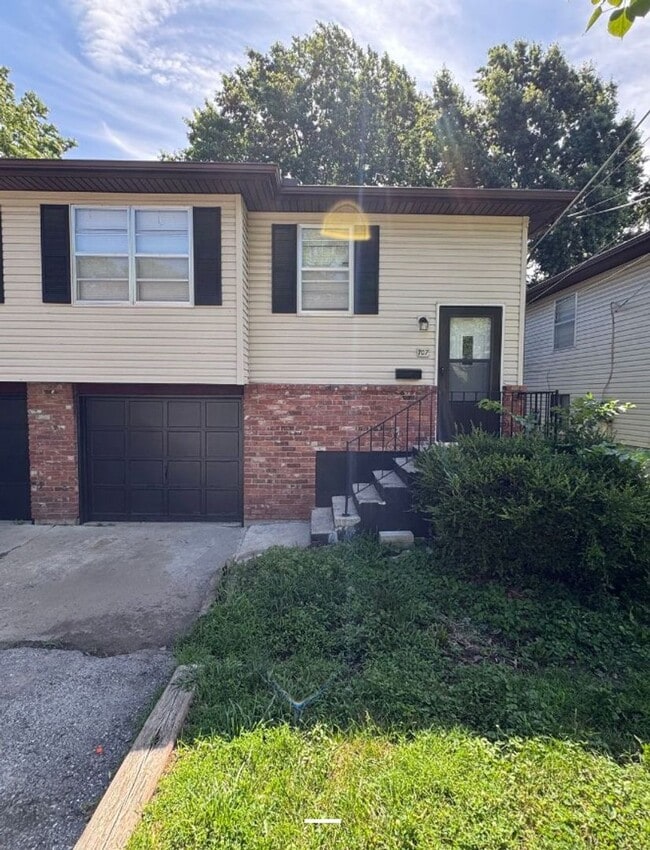 property at 707 N Frandsen Rd