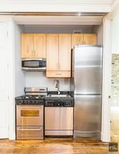 E 1ST ST. in New York, NY - Foto de edificio - Building Photo